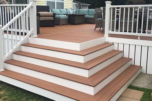 Innovative corner deck design 